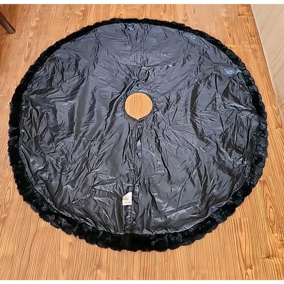 60"  VILLA BACCI Christmas Tree Skirt-Black Velvet Star, Fur Trim, Leopard Regal - Picture 4 of 6